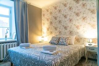 Отель Godart Rooms Таллин Стандартный двухместный номер с 2 отдельными кроватями и видом на сад-1