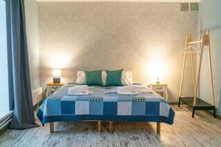 Отель Godart Rooms Таллин Двухместный номер Делюкс с 2 отдельными кроватями и видом на город-2
